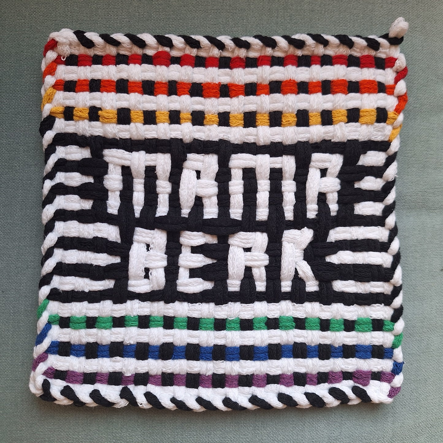 Mama bear shadow weave pattern for potholder loom