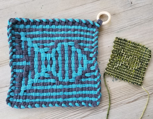 Fishy Fishy Shadow Weave pattern on potholder loom and zoom loom
