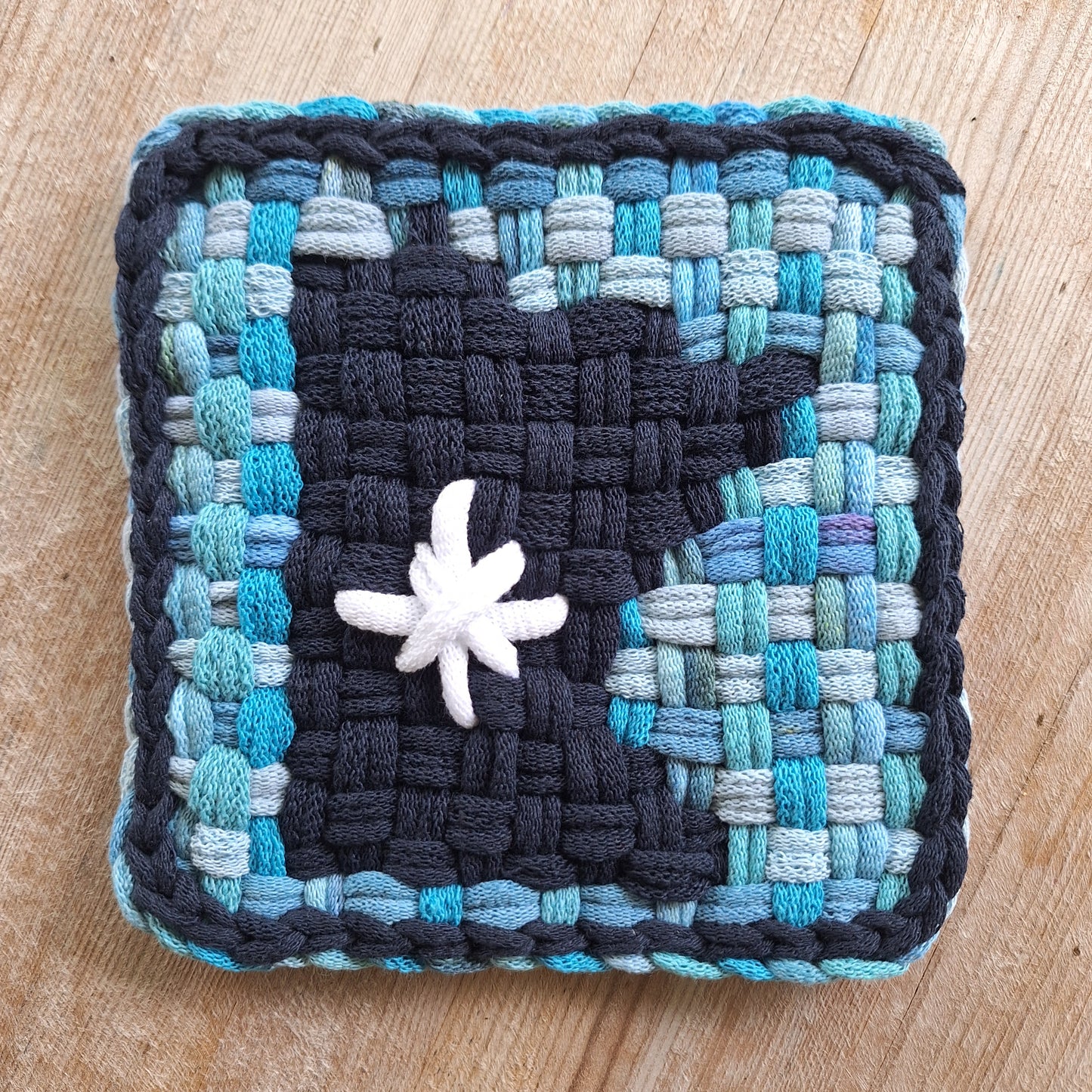 Minnesota north star double weave potholder pattern by MNPlatypus