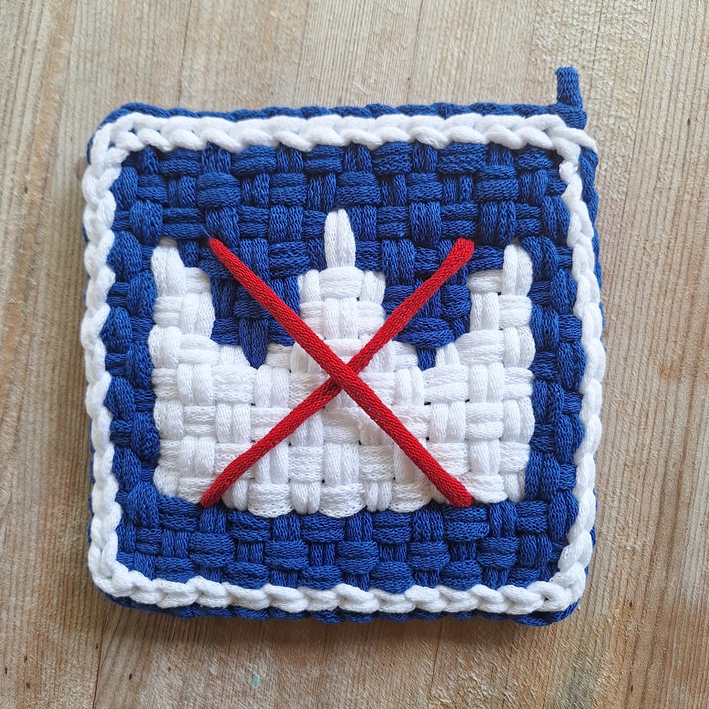 No Kings potholder pattern