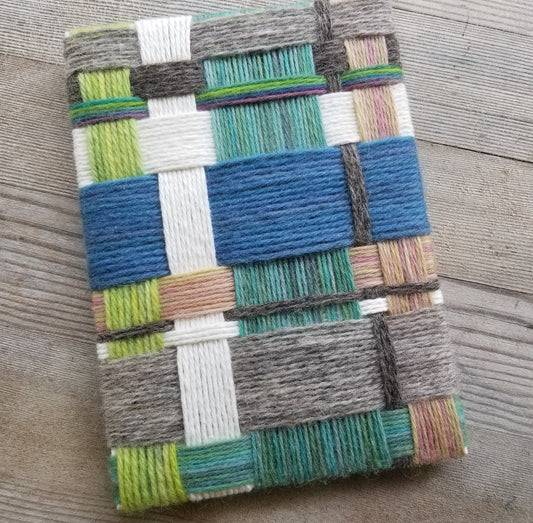 Weaving with a geometric pattern on a wooden surface
