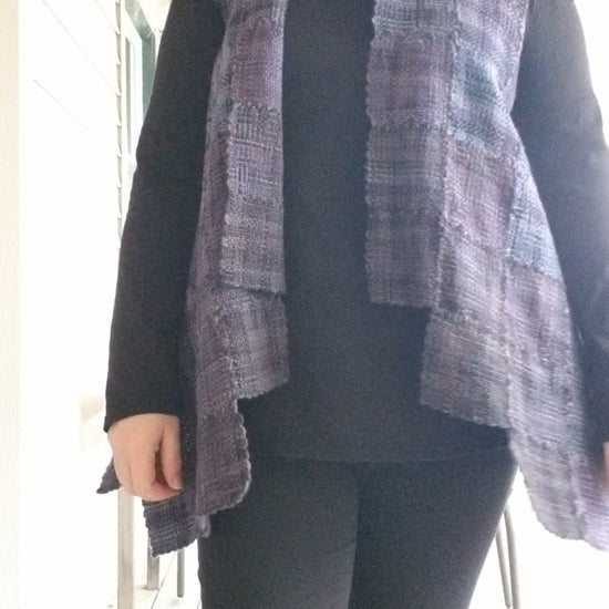 Video featuring vest woven on a zoom loom