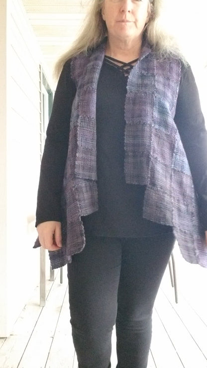 Video featuring vest woven on a zoom loom